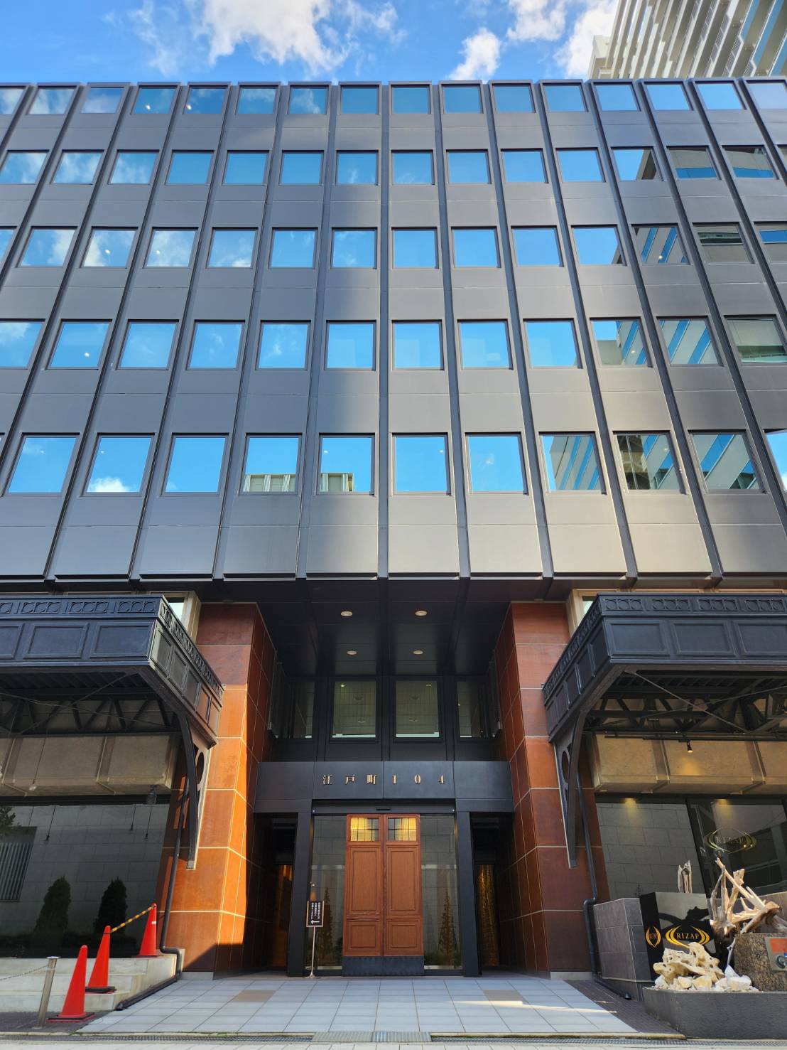 クロスロード株式会社が入居する江戸町104ビル外観